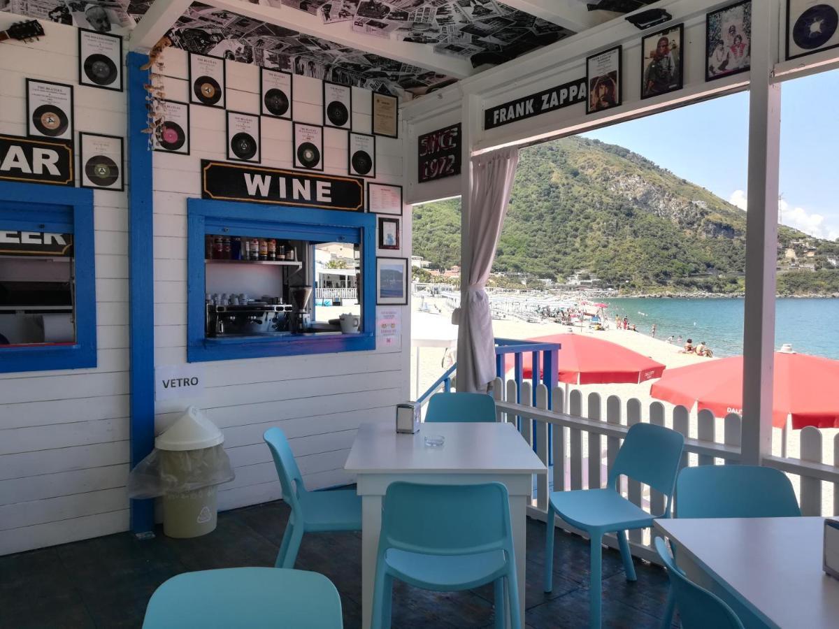 B&B A Due Passi Dal Mare Шилла Экстерьер фото