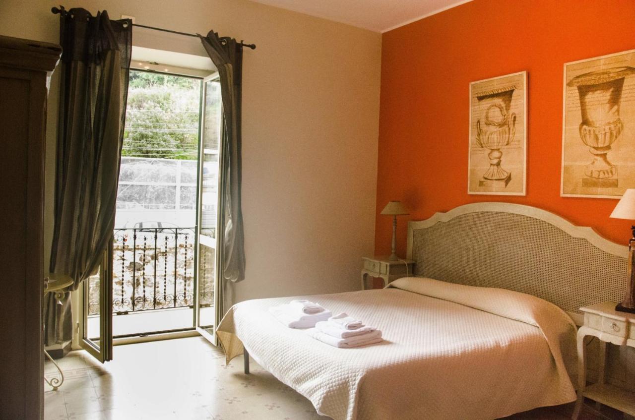 B&B A Due Passi Dal Mare Шилла Экстерьер фото