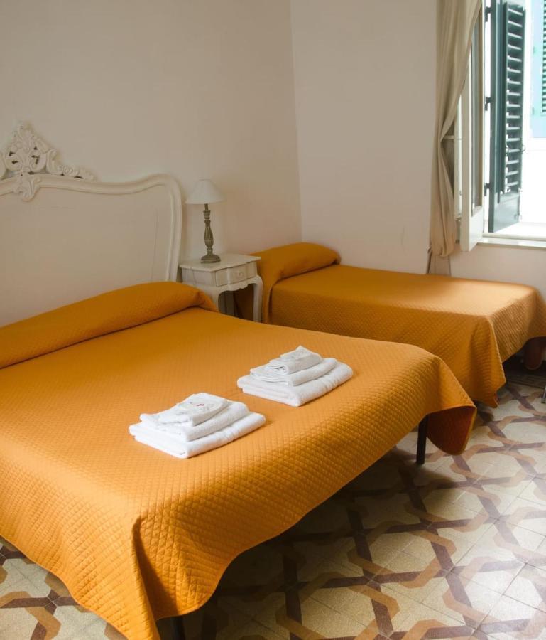 B&B A Due Passi Dal Mare Шилла Экстерьер фото